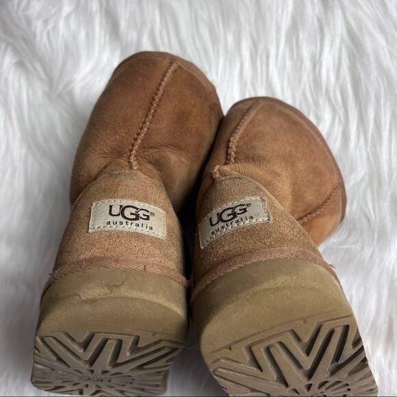 UGG Australia Little Kid’s Classic  Short Chestnut Boot Sz 3 - Picture 7 of 16